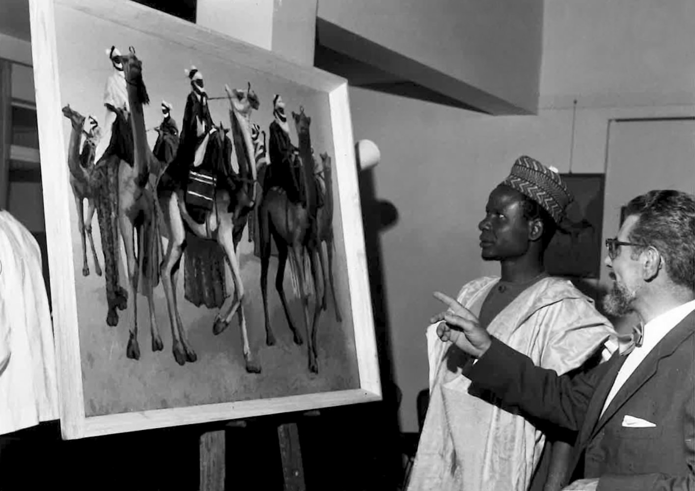 Riccardo Micheletti all’inaugurazione della Personale a Kano nel 1969 con il Ministro dell’Informazione dello Stato di Kano, Alhaji Tanko Yakasai.